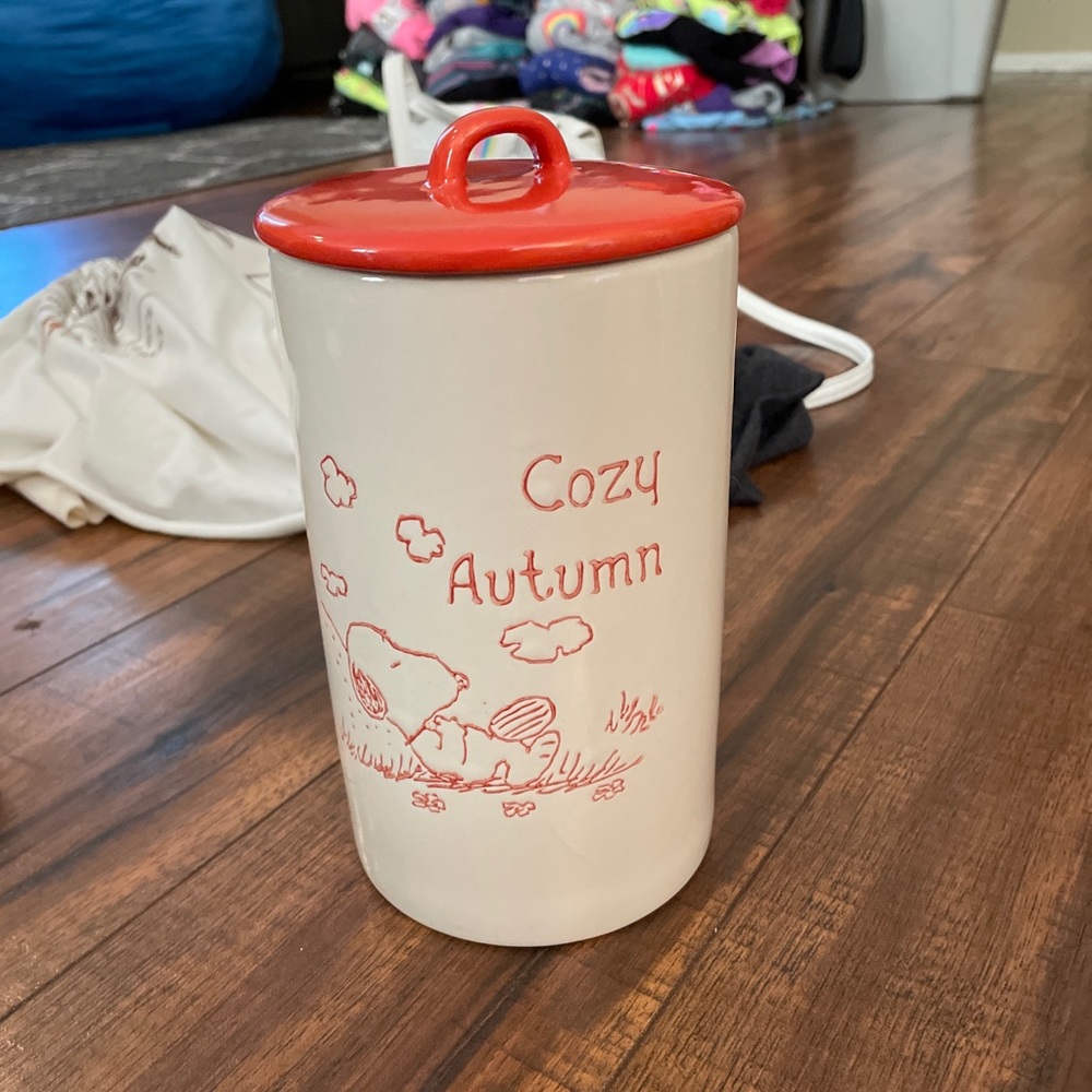 Peanuts cozy autumn tall canister